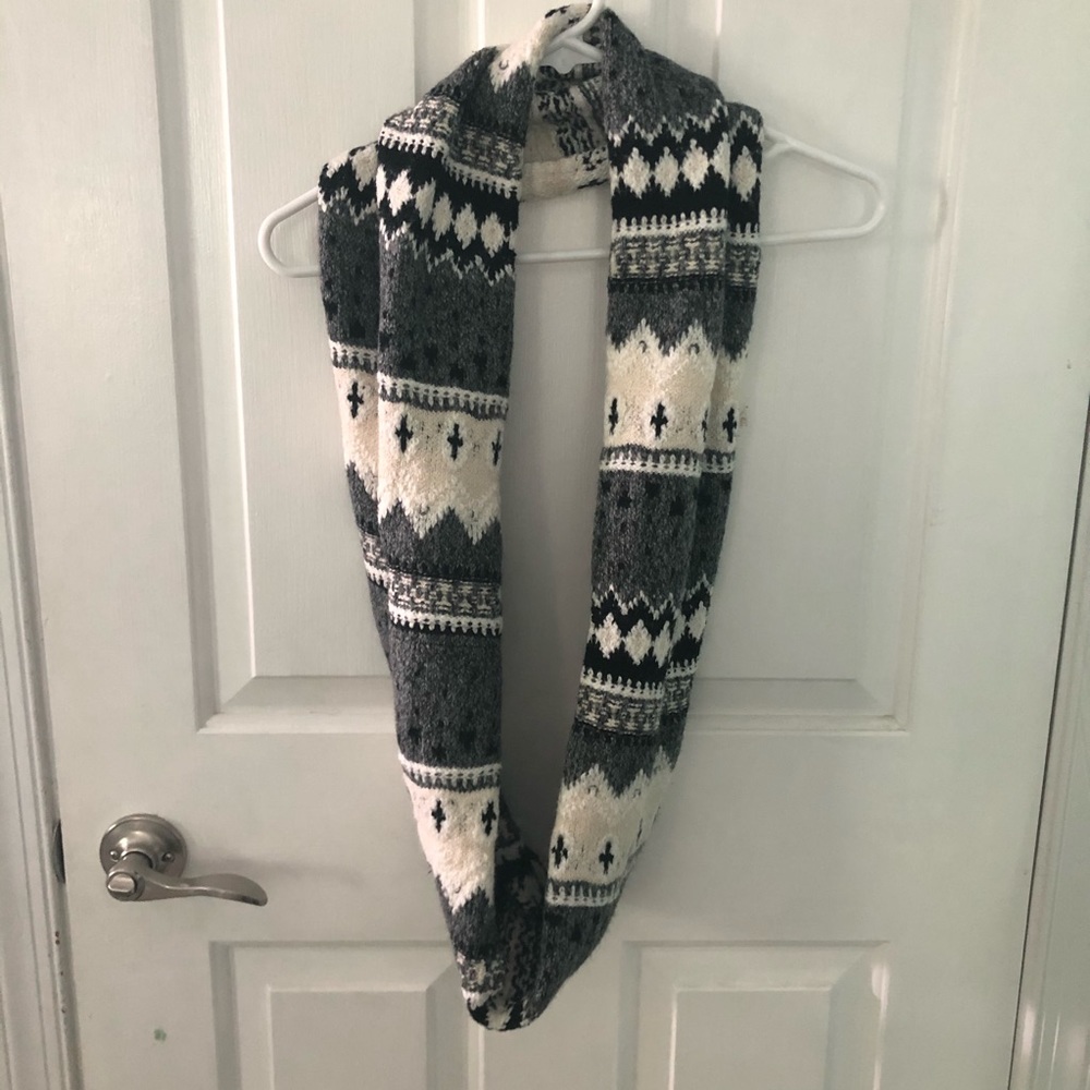 American Eagle Knit Infinity Scarf